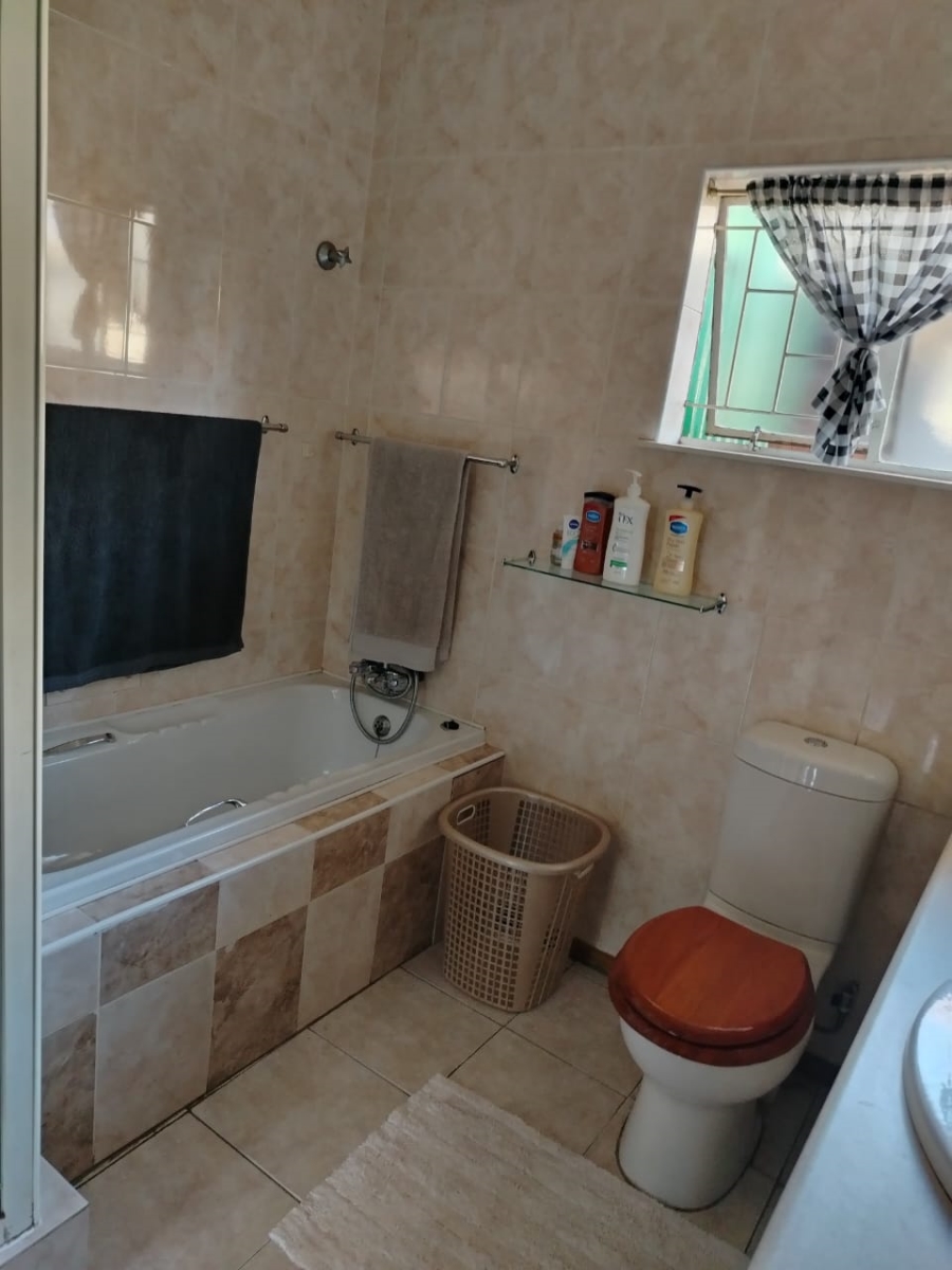 2 Bedroom Property for Sale in Langenhovenpark Free State